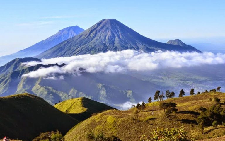 Gunung Prau: Jalur Pendakian Favorit Pemula Watitoto