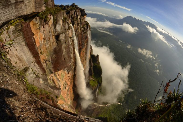 Canaima National Park: Surga Tersembunyi di Venezuela yang Wajib Dikunjungi Petualang