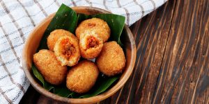 Lezatnya Combro: Camilan Tradisional Sunda yang Menggugah Selera