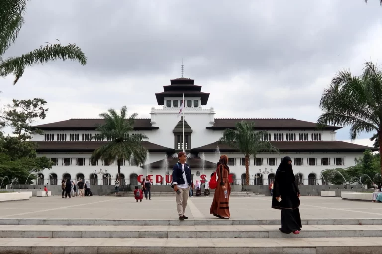 Gedung Sate Bandung: Arsitektur Watitoto Unik dan Sejarah Kota