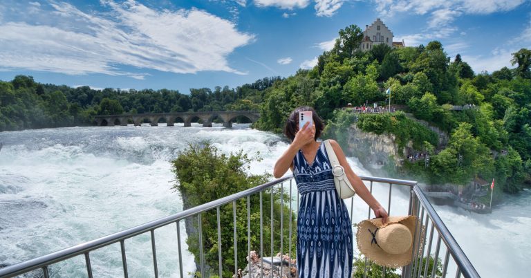 Rhine Falls: Air Terjun Terbesar di Eropa bersama dingdongtogel