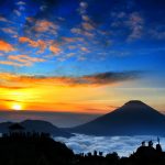 Bukit Sikunir, Nikmati Golden Sunrise Dieng Bersama Jonitogel