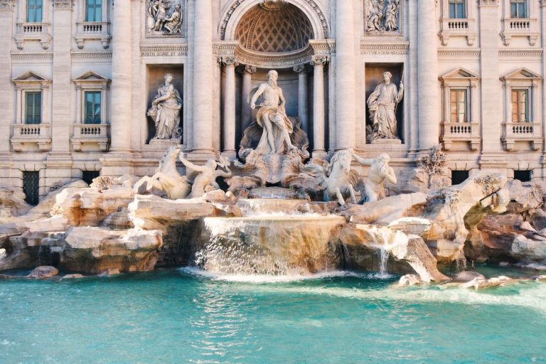 Air Mancur Trevi: Mitos, Romantisme, dan Realita di Jantung