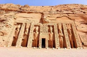 Kuil Abu Simbel: Keajaiban Arsitektur Mesir yang Memikat Turis
