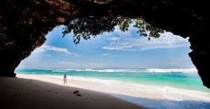 Pantai Tersembunyi: Surga Kecil yang Masih Dijaga Alam