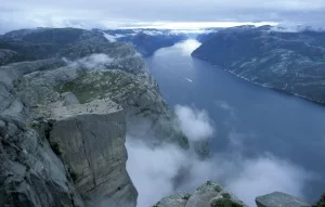Mengenal Keindahan Pulpit Rock: Keajaiban Alam Norwegia yang Mempesona