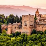 Alhambra de Granada: Permata Arsitektur di Tengah Pegunungan Andalusia