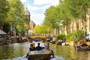 Amsterdam Canals: Menyusuri Sejarah, Estetika, dan Romantika