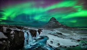 Aurora Borealis: Kisah Perjalanan Mengejar Cahaya Utara