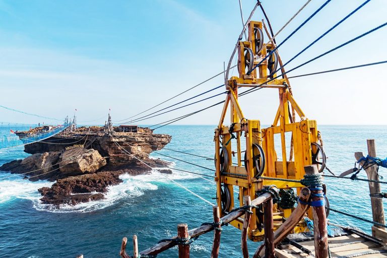 Menikmati Keindahan dan Tantangan Seru di Pantai Timang