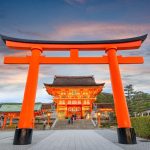 Misteri dan Keindahan Kuil Fushimi Inari: Jejak Merah di Kyoto