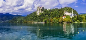 Menyusuri Magis Lake Bled: Permata Slovenia yang Menghipnotis