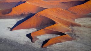 Sossusvlei Dunes: Keajaiban Gurun Namibia yang Menawan