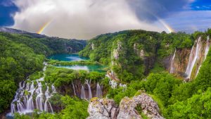 Plitvice Lakes: Menyusuri Surga Tersembunyi Kroasia Terpahat Air