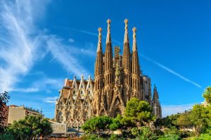 Sagrada Familia: Simfoni Batu Gaudí yang Tak Pernah Selesai