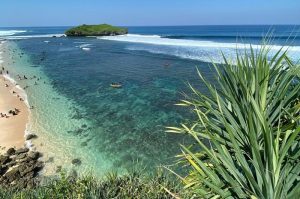 Menyusuri Keindahan Pantai Sadranan: Pesona Alami yang Tak Terlupakan
