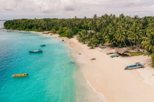 Pantai Nias: Surga Tersembunyi yang Wajib Dikunjungi