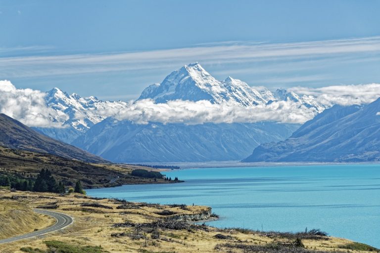 Lake Pukaki: Pengalaman & Tips Jelajahi Danau Biru New Zealand