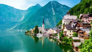 Hallstatt: Surga Kecil di Tepi Danau yang Memikat Dunia